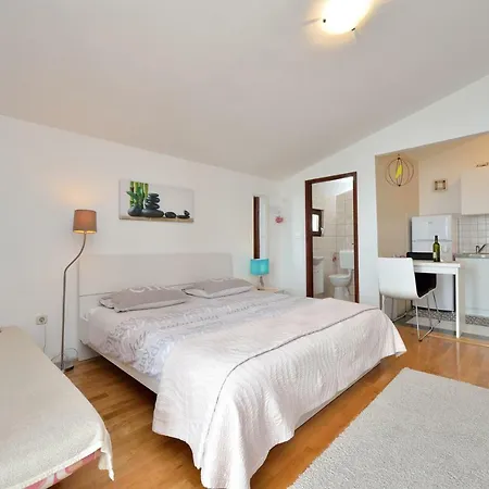 Lela 1 Bibinje