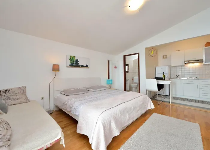 Lela 1 Bibinje